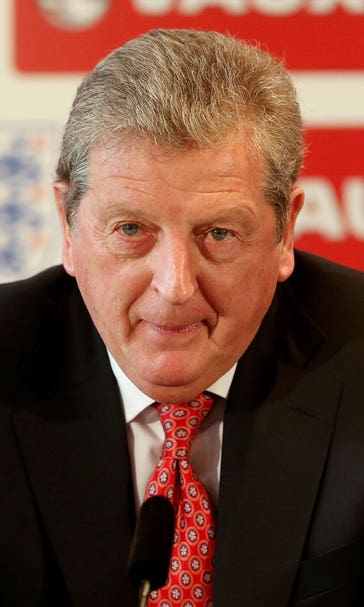 Hodgson warns his England squad over transfer distractions